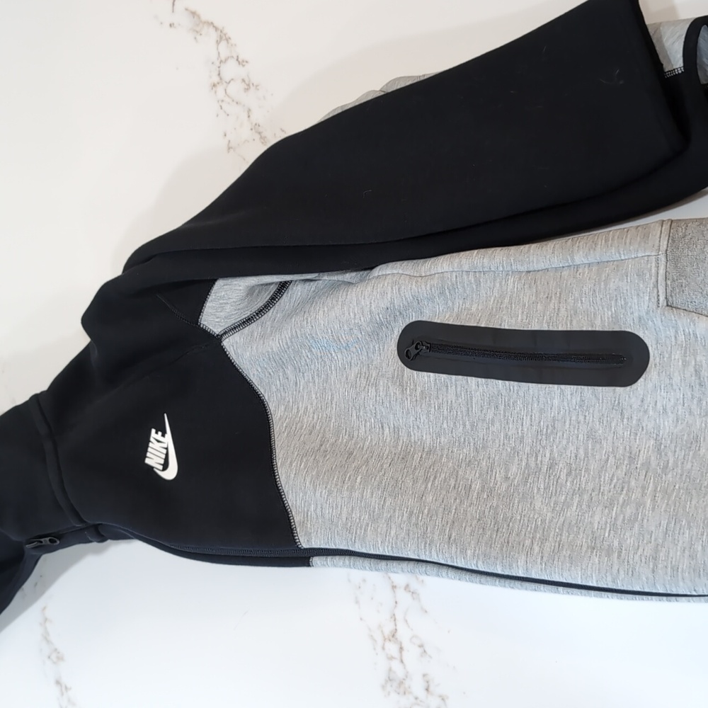 Youth Large Nike Tech Hoodie - Picture 4 of 5